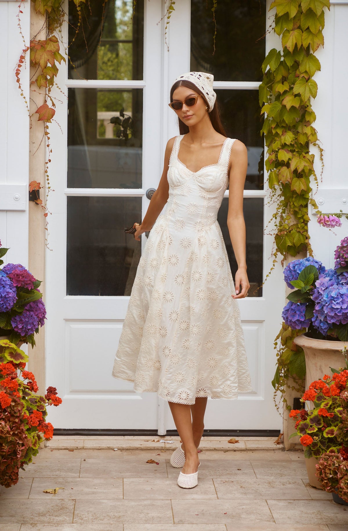Caerwyn Eyelet Embroidery Sweetheart Midi Dress