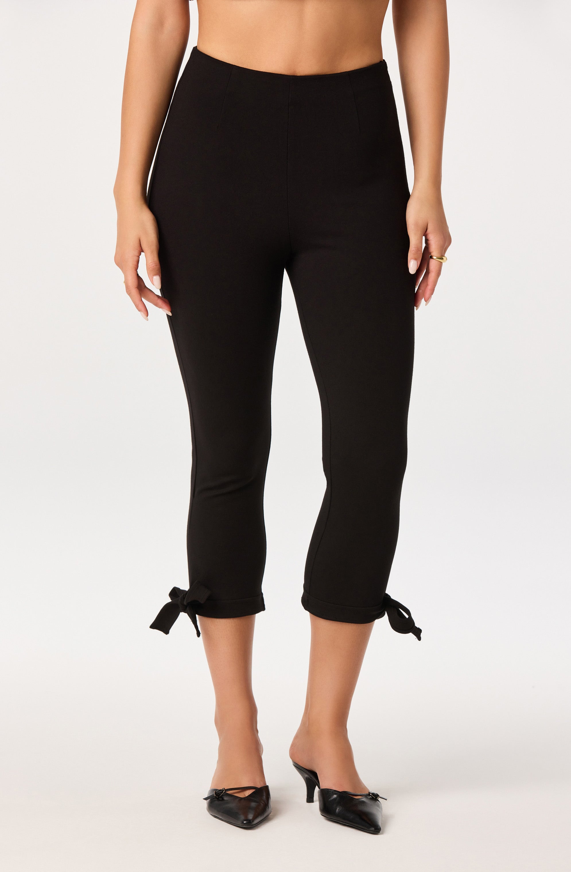 Eliza Bow-Tie Knit Capri Pants