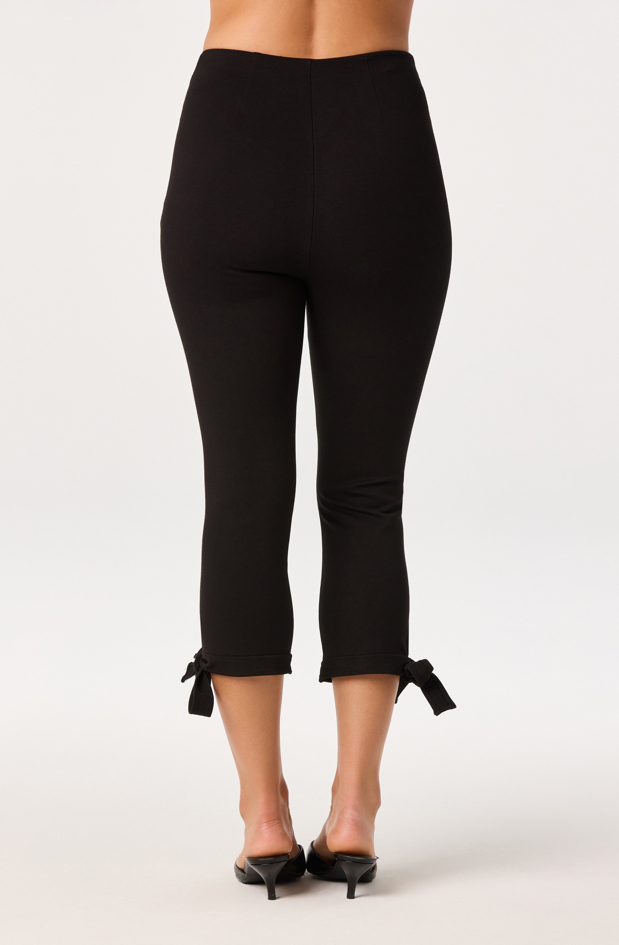 Eliza Bow-Tie Knit Capri Pants