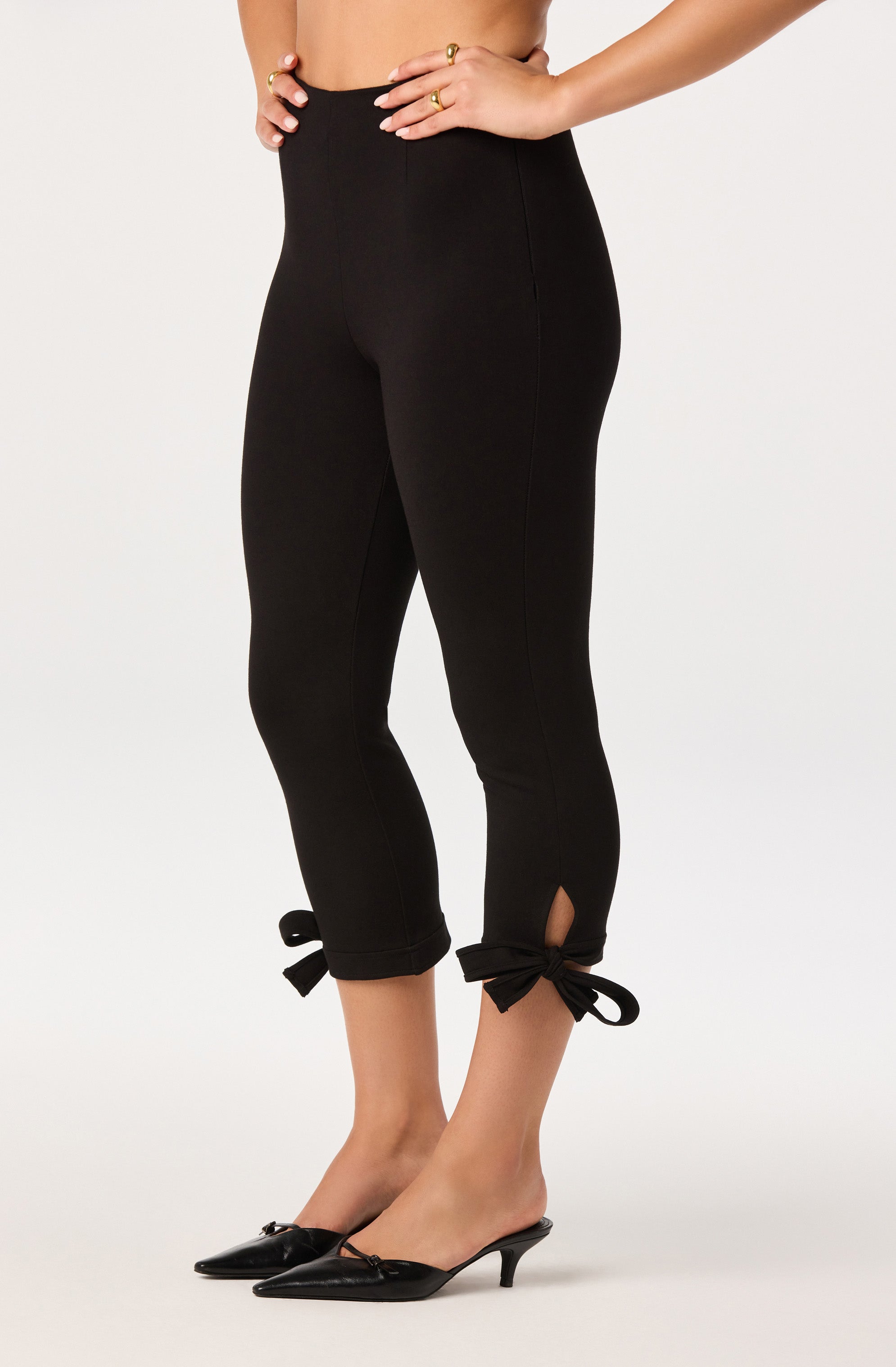 Eliza Bow-Tie Knit Capri Pants