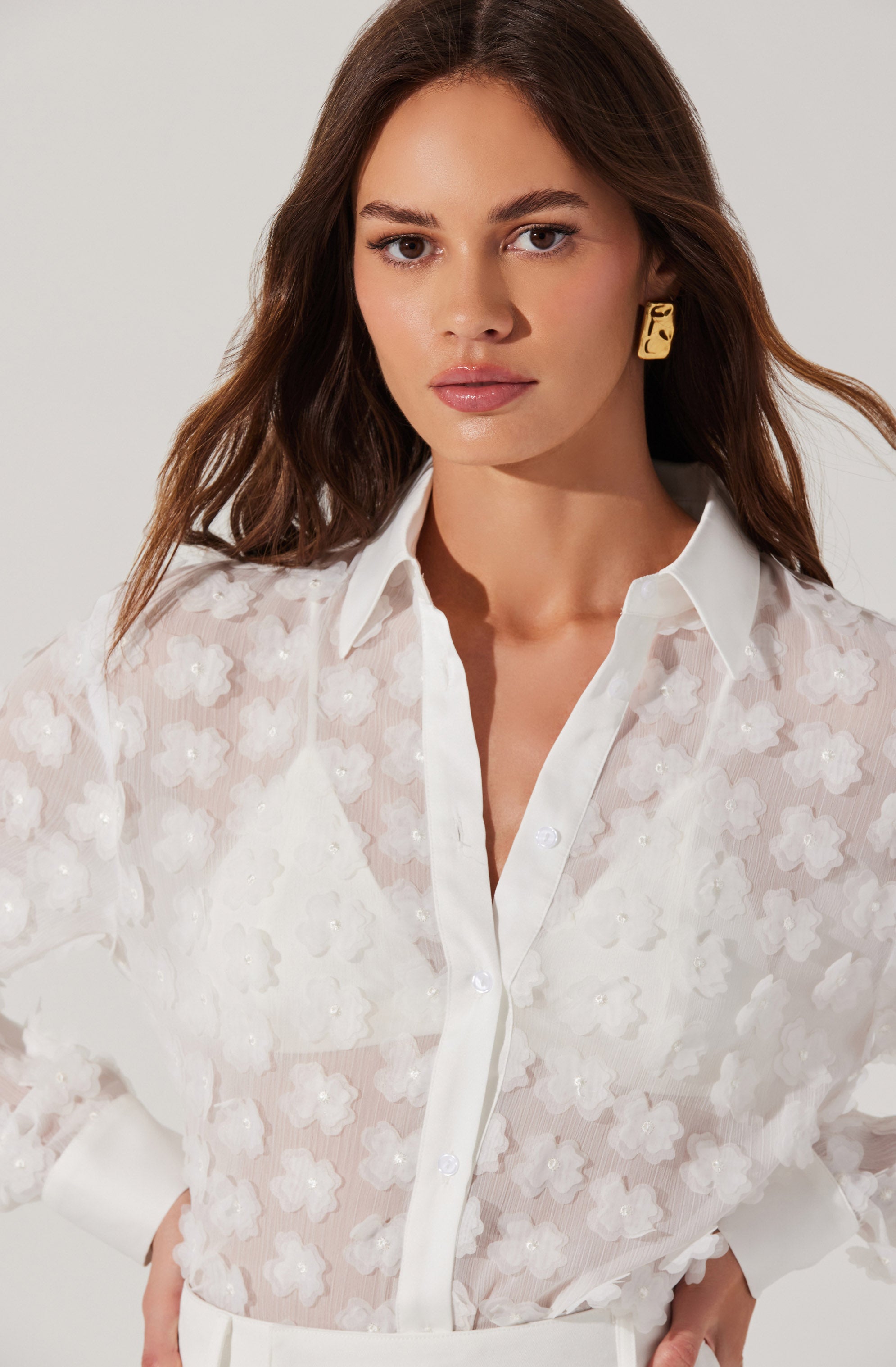 Ioannis 3D Floral Appliqu茅 Shirt