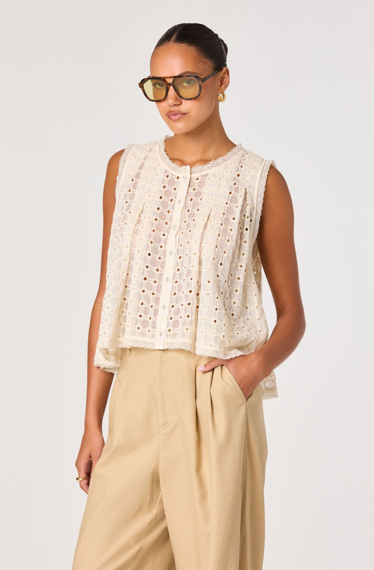 Alisa Embroidered Eyelet High-Low Top