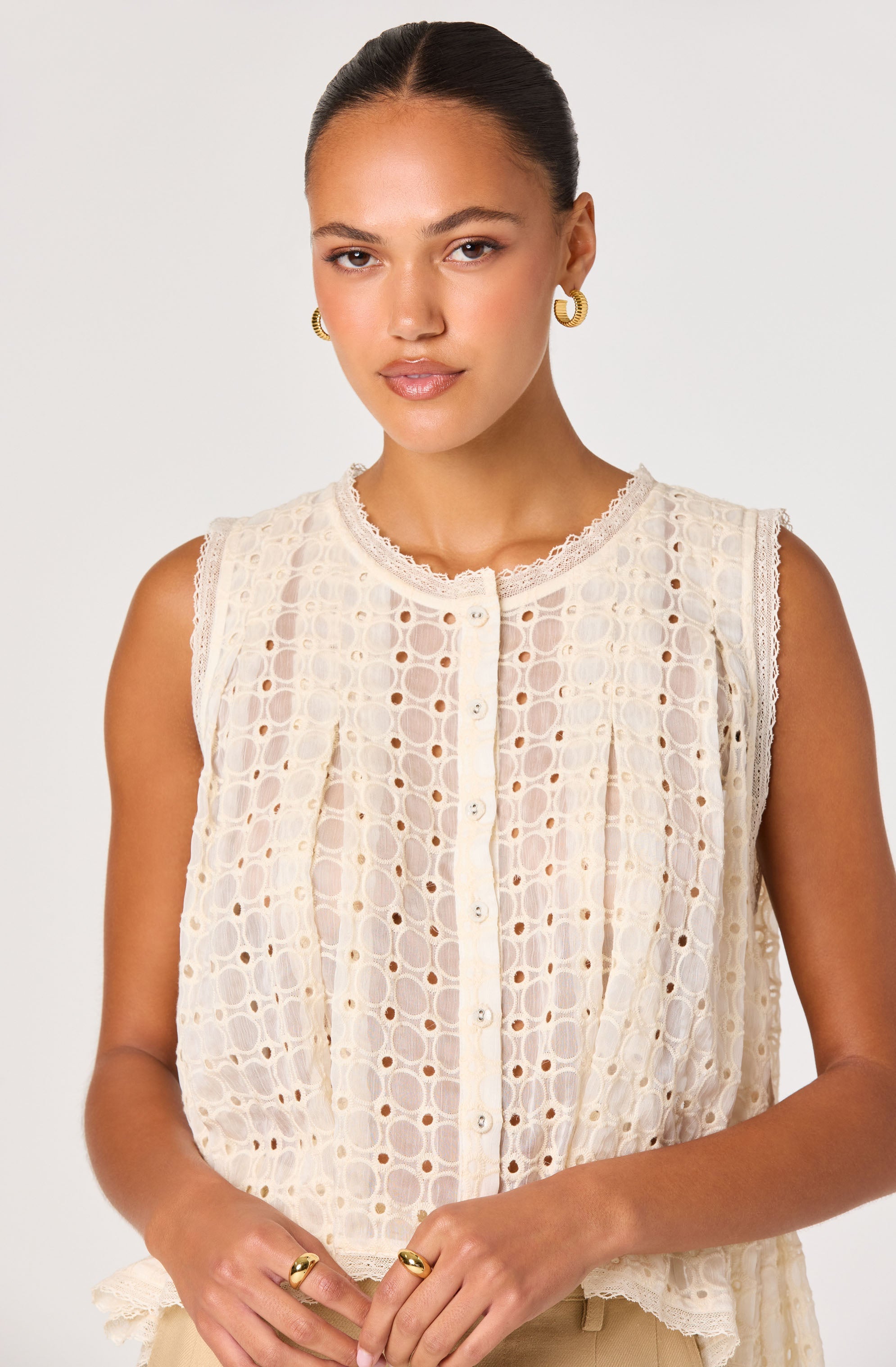 Alisa Embroidered Eyelet High-Low Top