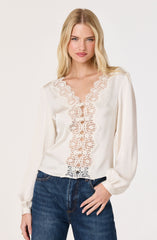 Beno卯te Lace Trim Satin Blouse