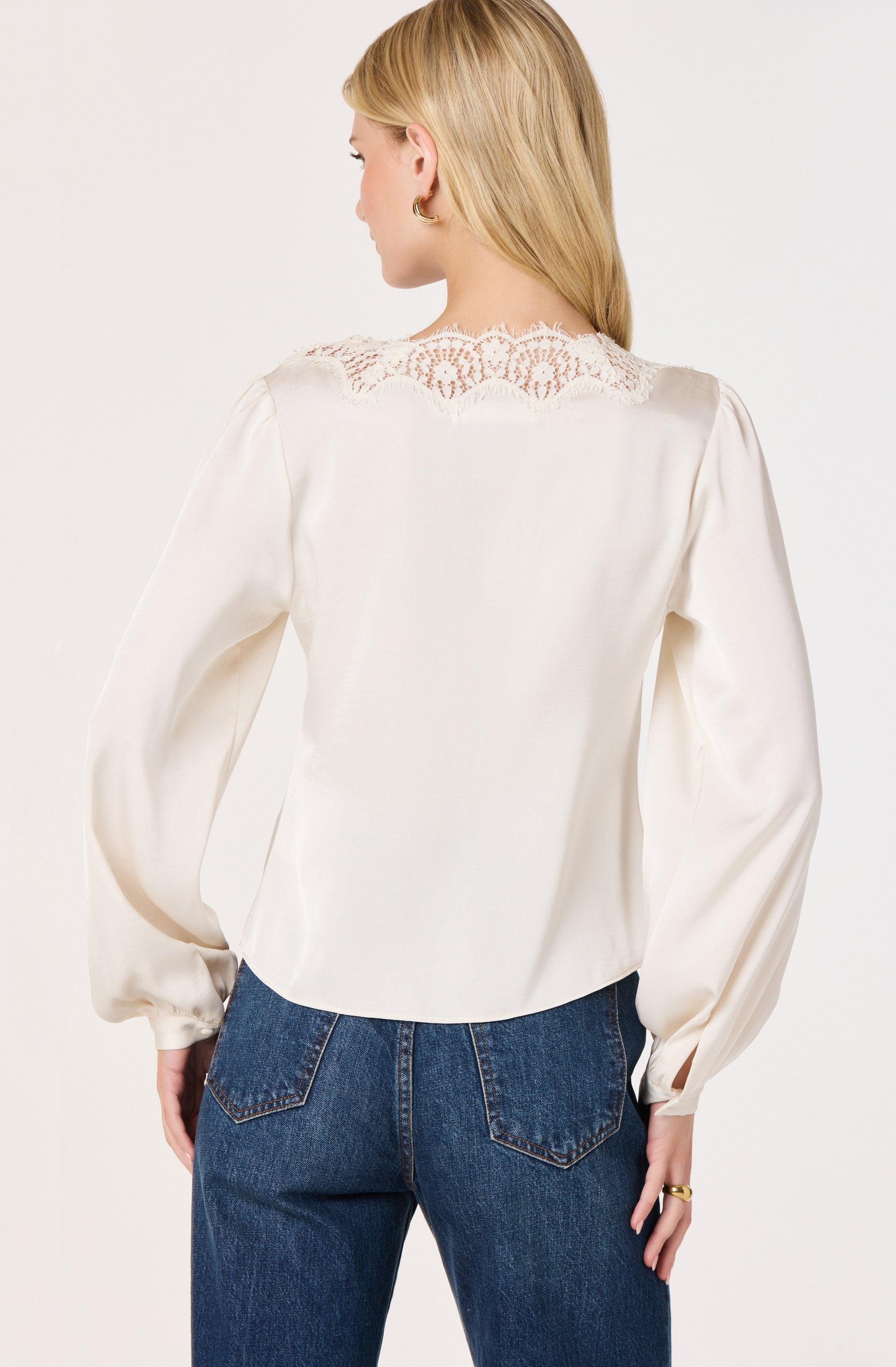 Beno卯te Lace Trim Satin Blouse